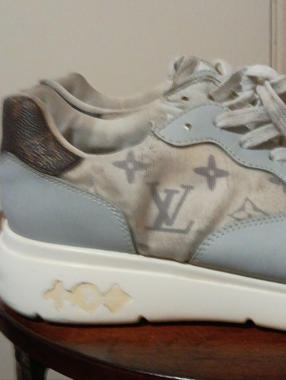 Size 11B US/41 Louis Vuitton Run Away Sneaker Tennis Shoes Blue White - Picture 5 of 15